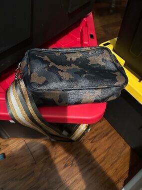 Men's Camouflage Belt Bag with Striped Strap - Black & Brown